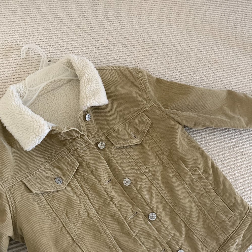 ⭐️Brandy Melville Tan Corduroy Sherpa Jacket⭐️